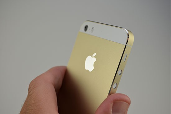 iPhone 5s màu vàng hạ nhiệt tại Việt Nam: Nguyên nhân?